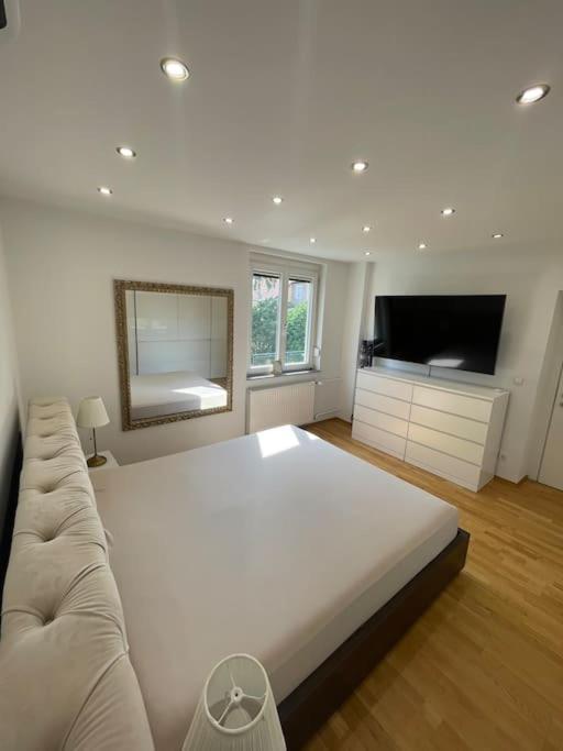 Moderne Wohnung In Der Naehe Vom Parndorf Outlet! Bruckneudorf Exterior foto